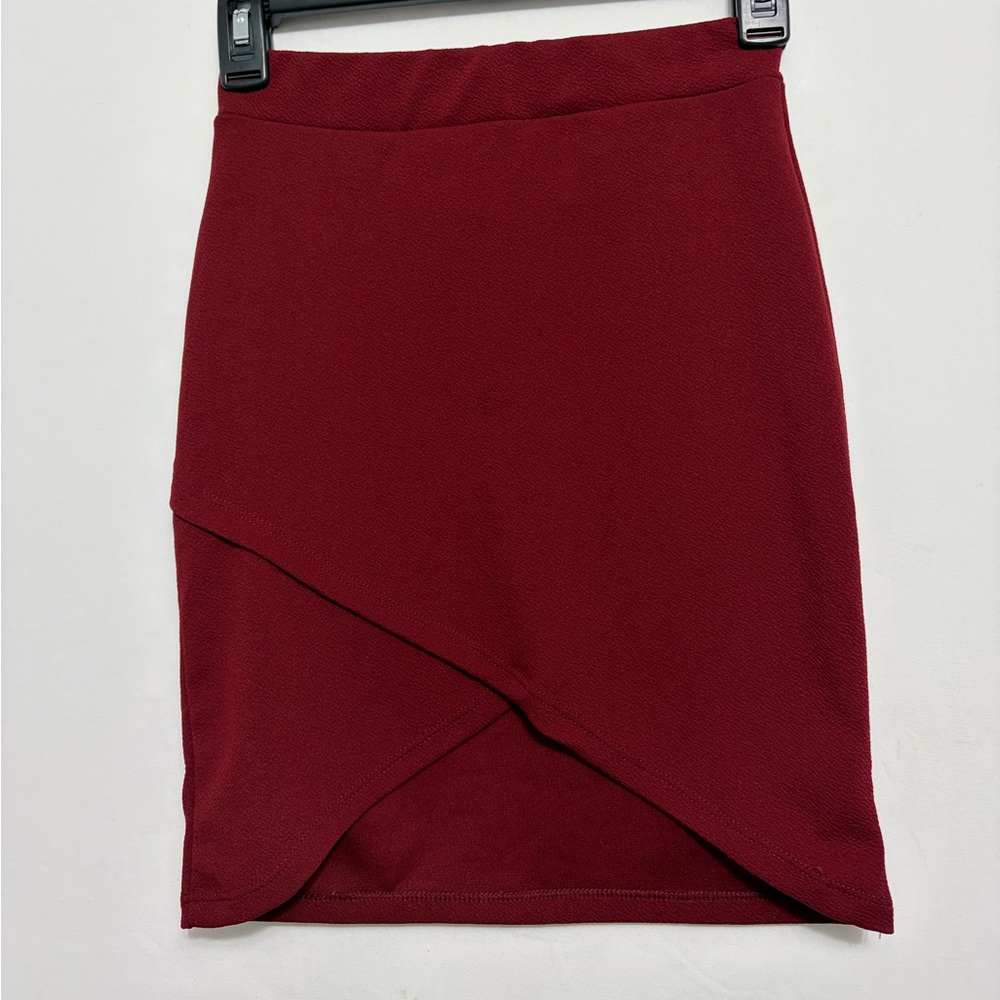 B Collection Burgundy Wrap Mini Skirt V Front | women’s Size S (A341)✨
